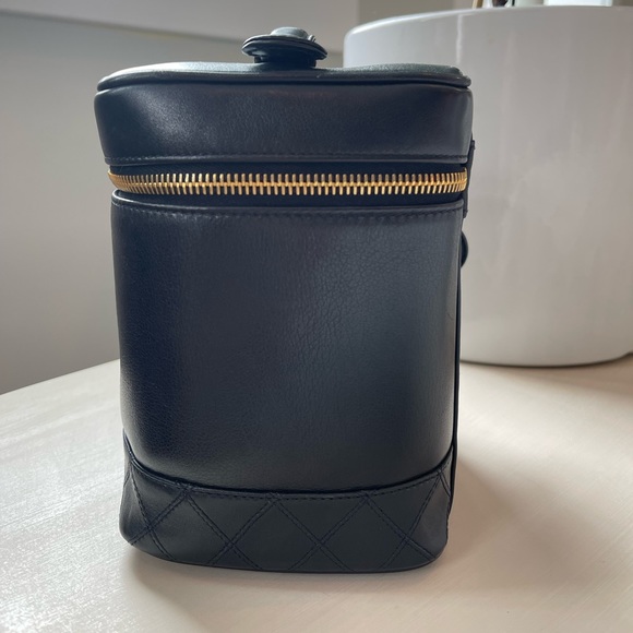 CHANEL Black Lambskin Cosmetic Vanity Case with Gold Hardware - Picture 6 of 16